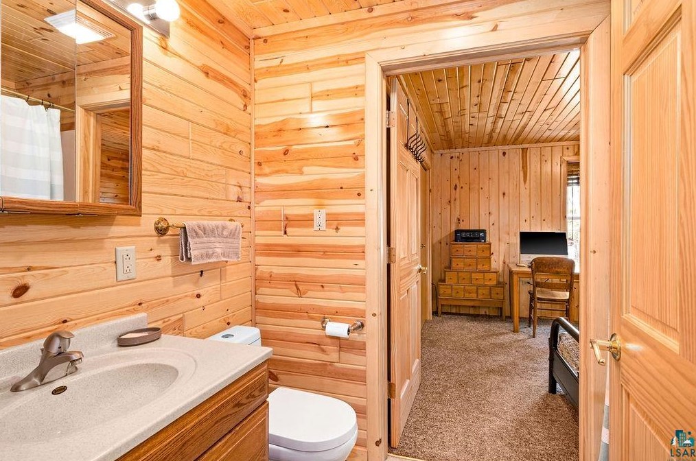 2619 Cedar Wolf Trl, Two Harbors MN  55616-4012 exterior