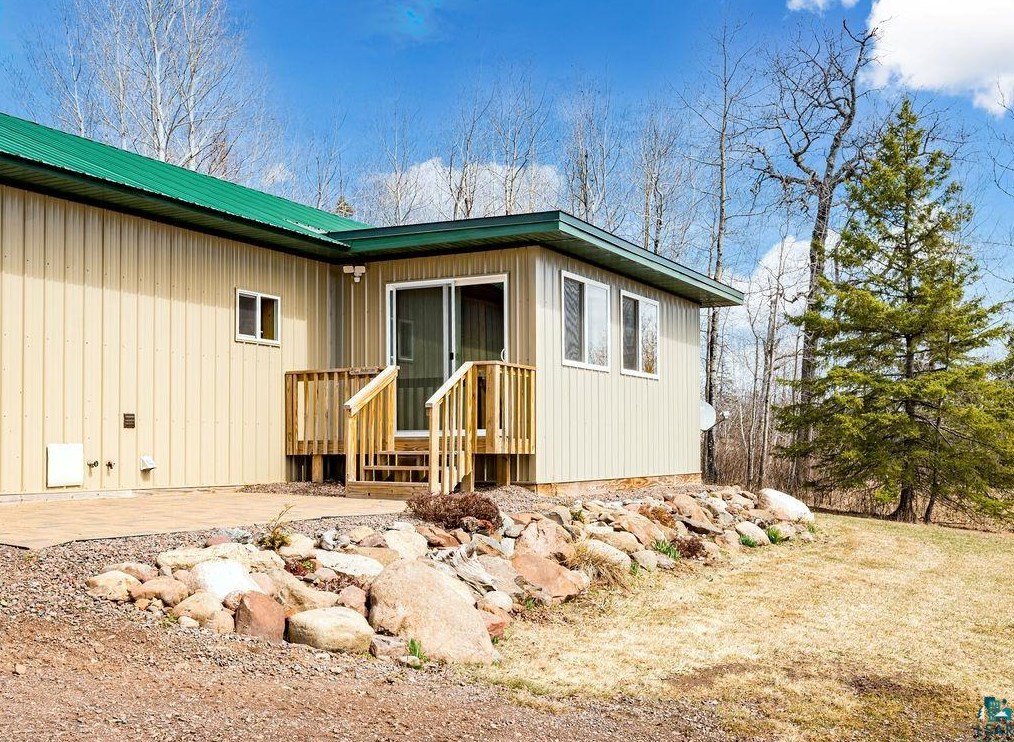 2619 Cedar Wolf Trl, Two Harbors MN  55616-4012 exterior