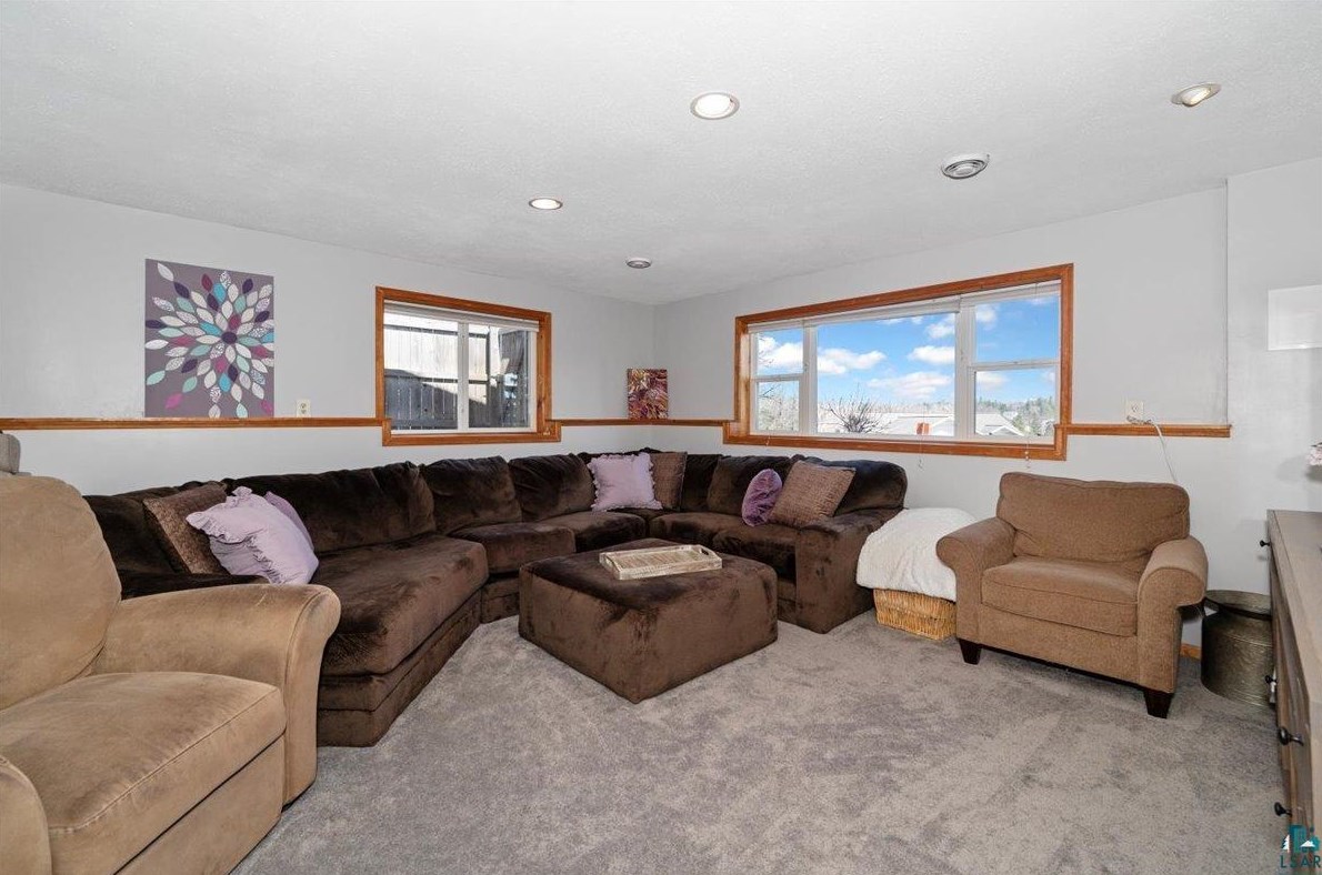 425 Clark Ct, Duluth MN 55811-5001 exterior