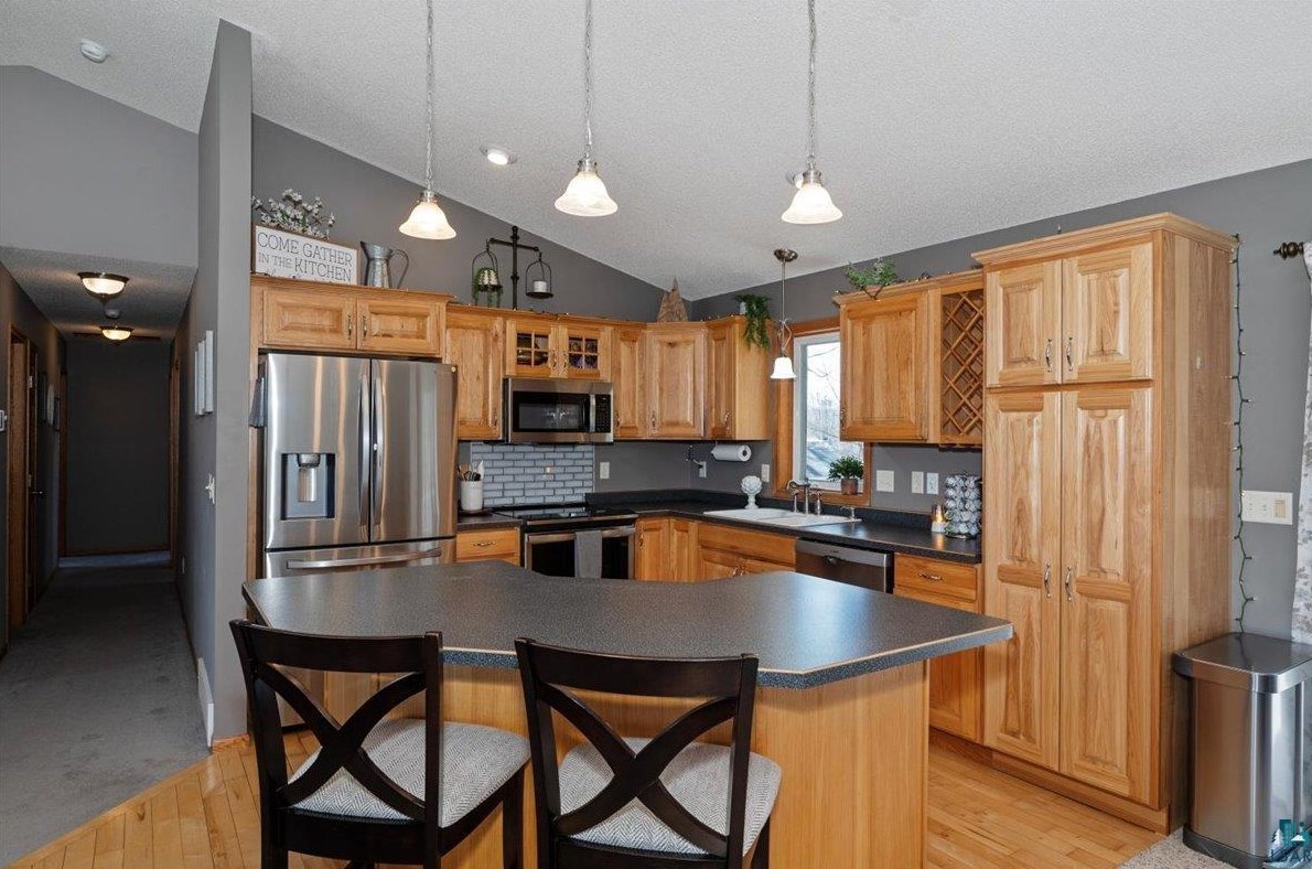 425 Clark Ct, Duluth MN 55811-5001 exterior