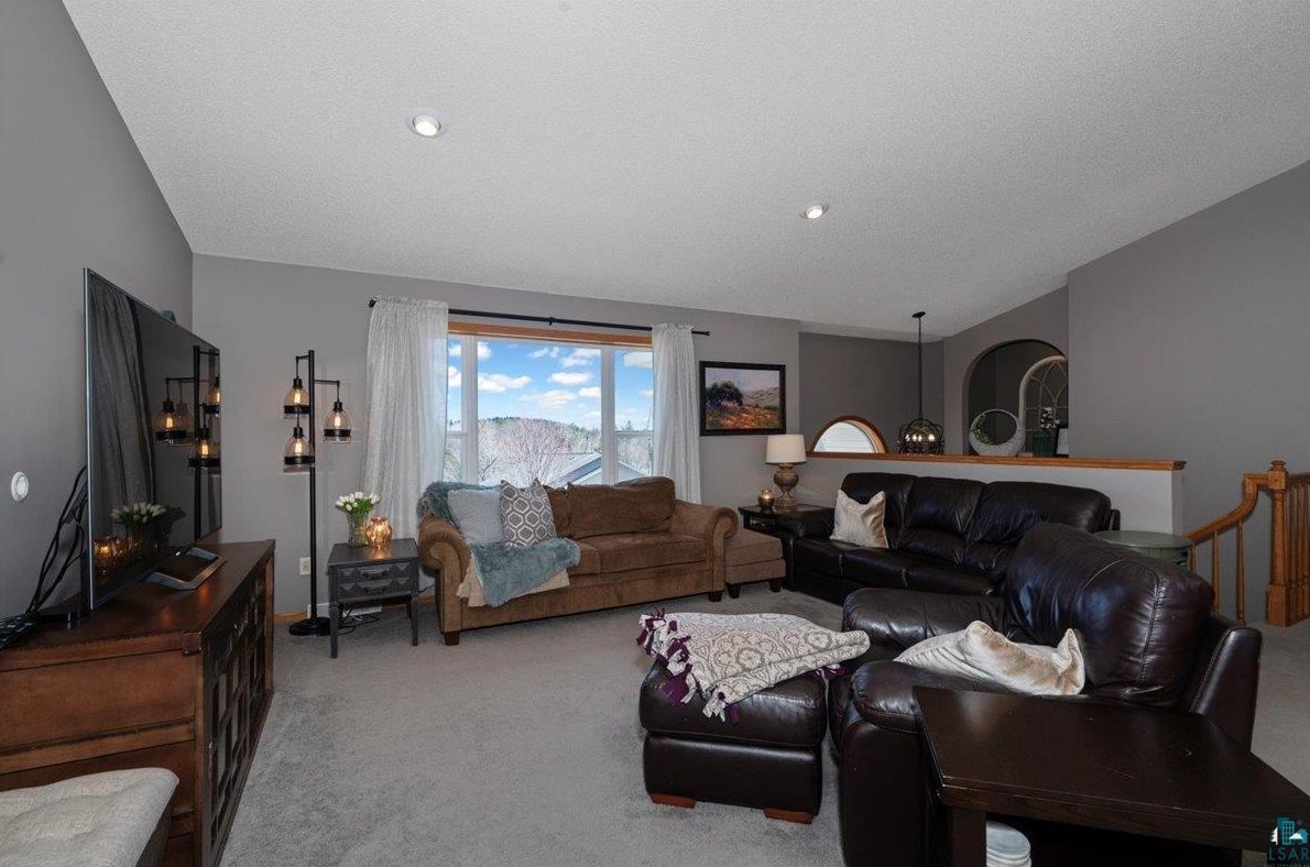 425 Clark Ct, Duluth MN 55811-5001 exterior