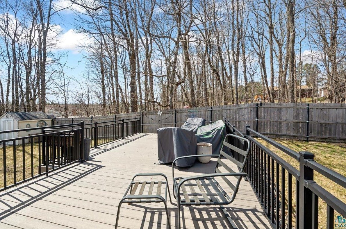 425 Clark Ct, Duluth MN 55811-5001 exterior