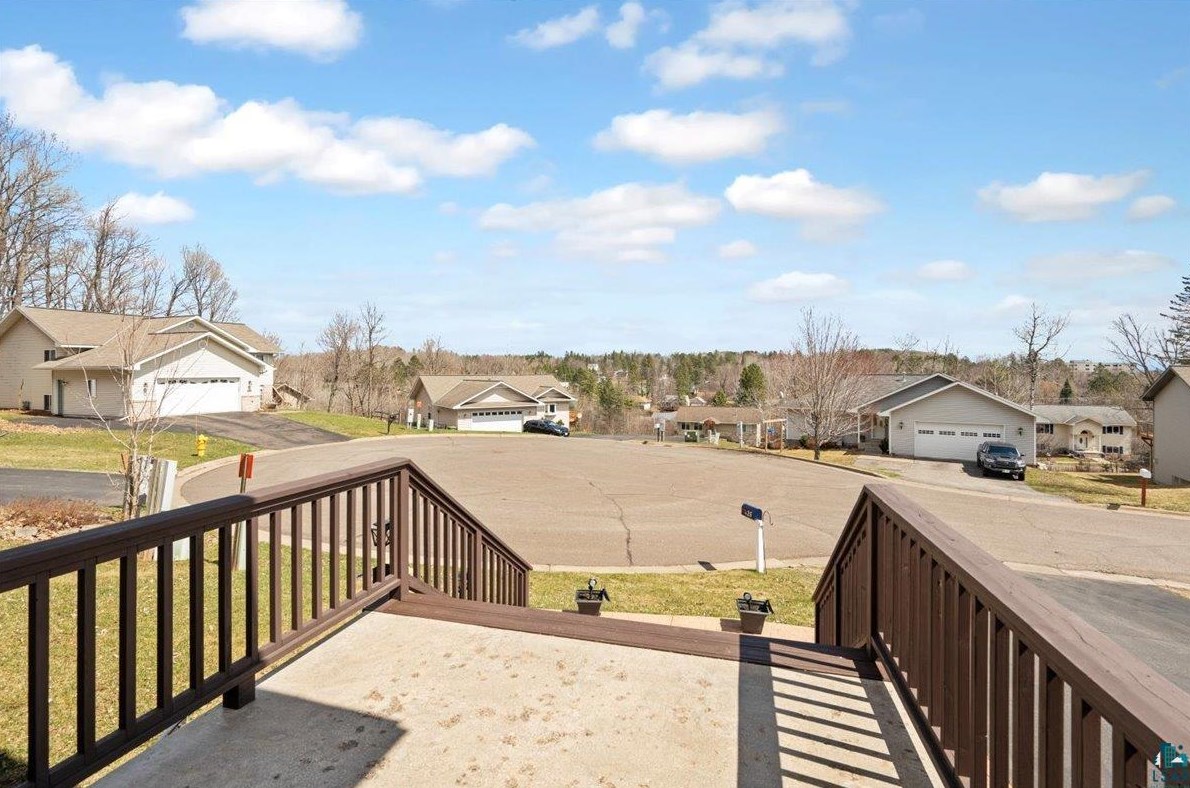 425 Clark Ct, Duluth MN 55811-5001 exterior