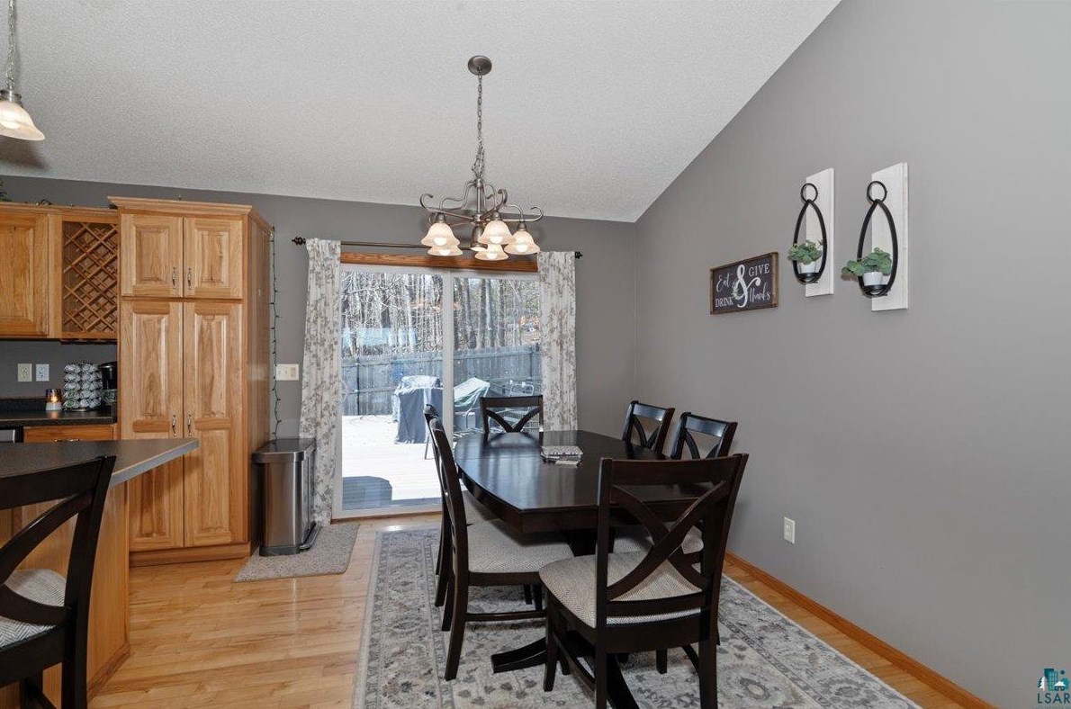 425 Clark Ct, Duluth MN 55811-5001 exterior