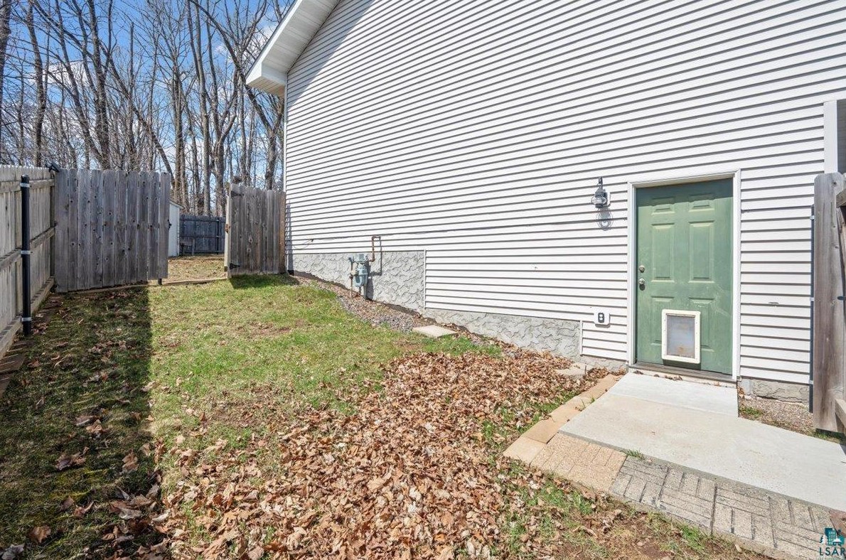 425 Clark Ct, Duluth MN 55811-5001 exterior