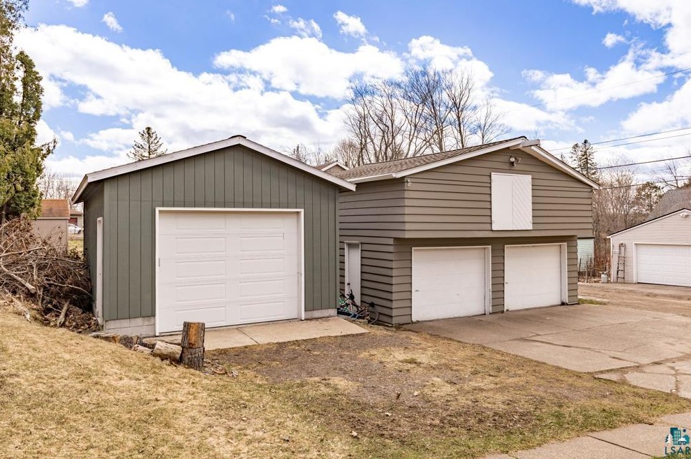 2225 Sussex Ave, Duluth MN  55803-2211 exterior
