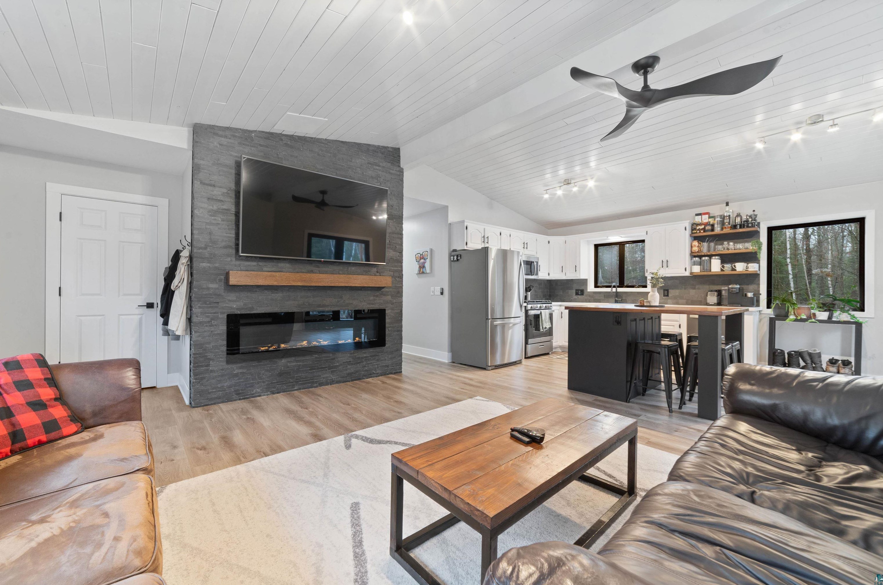 5270 Wilderness Trl, Duluth MN  exterior