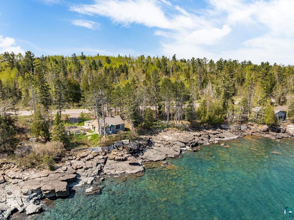 5868 Shr Dr, Duluth MN 55804-9655 exterior