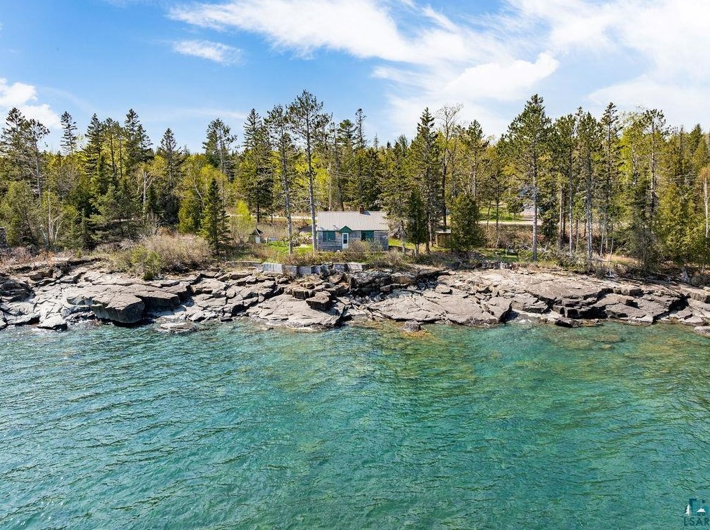 5868 Shr Dr, Duluth MN 55804-9655 exterior