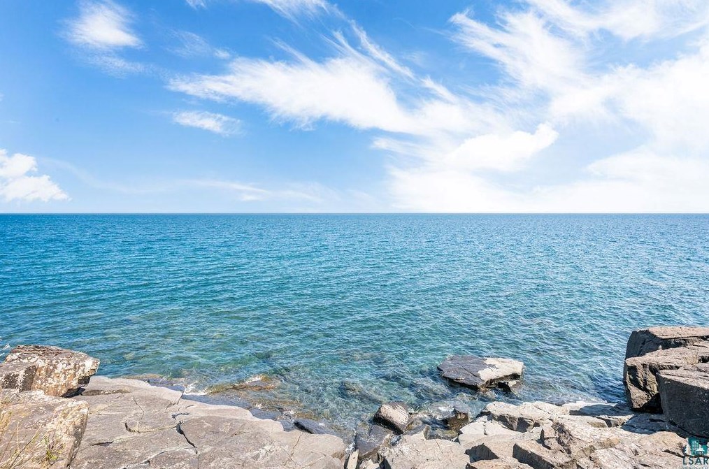 5868 Shr Dr, Duluth MN 55804-9655 exterior