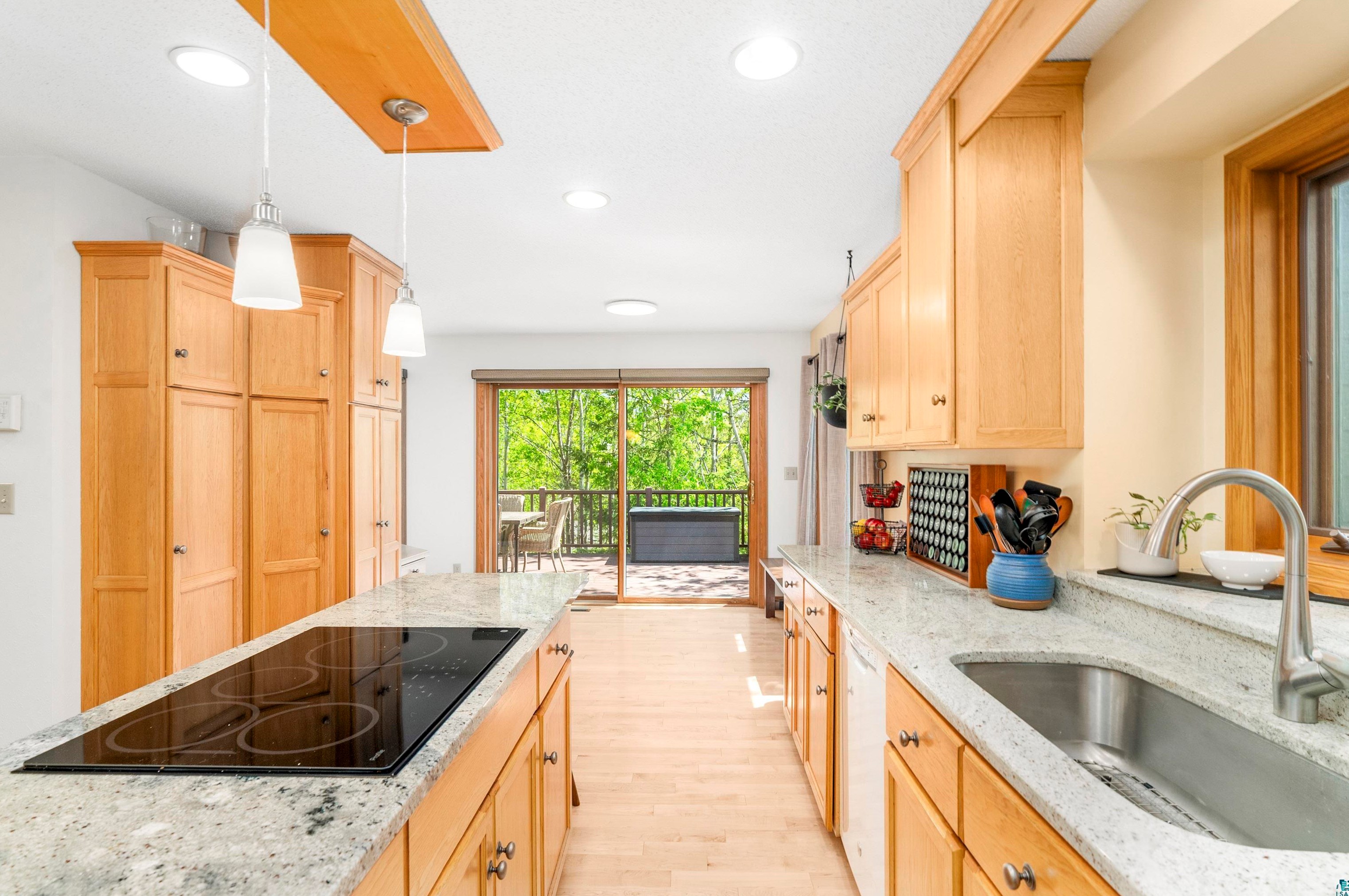 808 Ridgewood Rd, Duluth MN 55804-1733 exterior