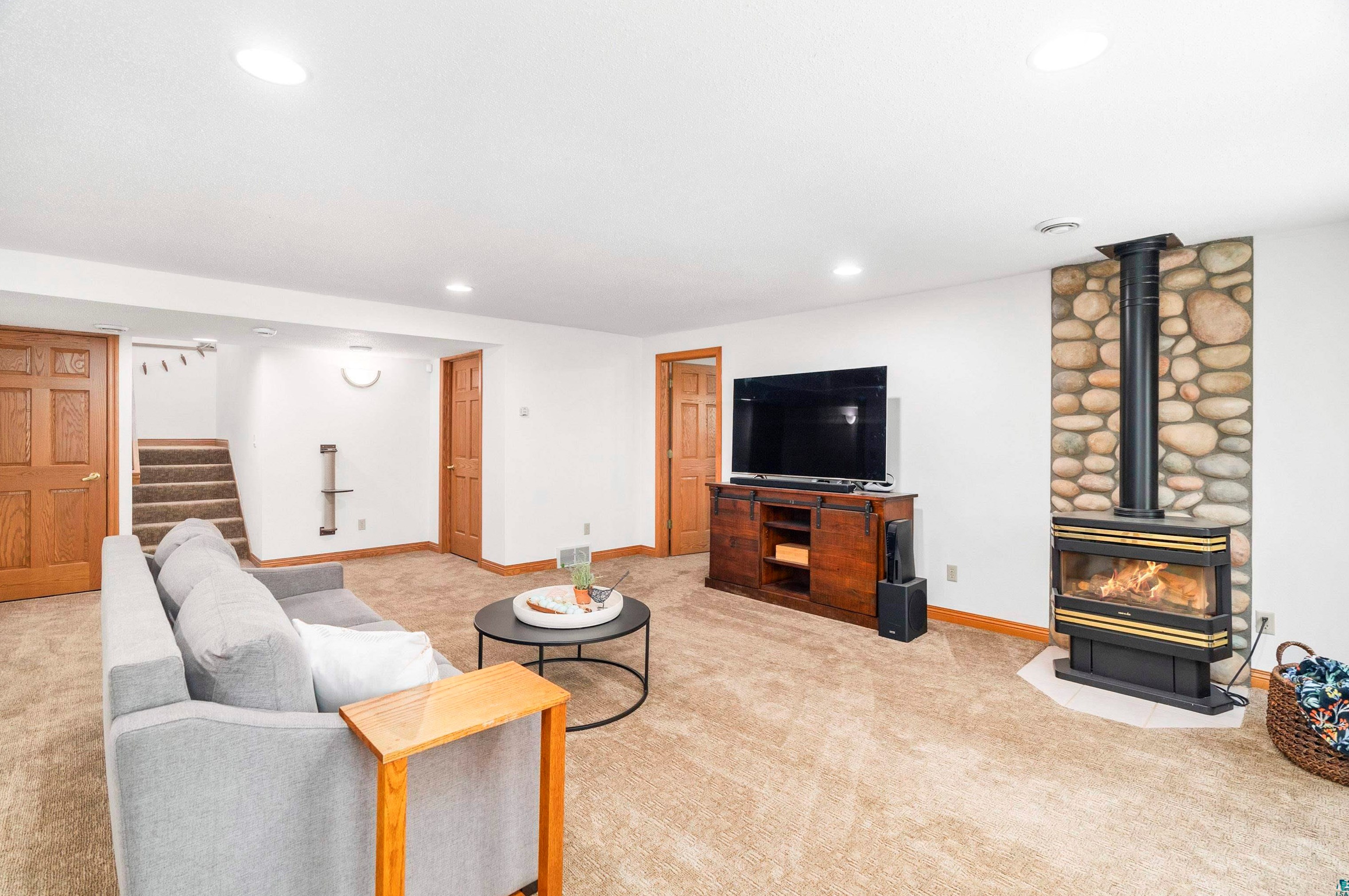 808 Ridgewood Rd, Duluth MN 55804-1733 exterior