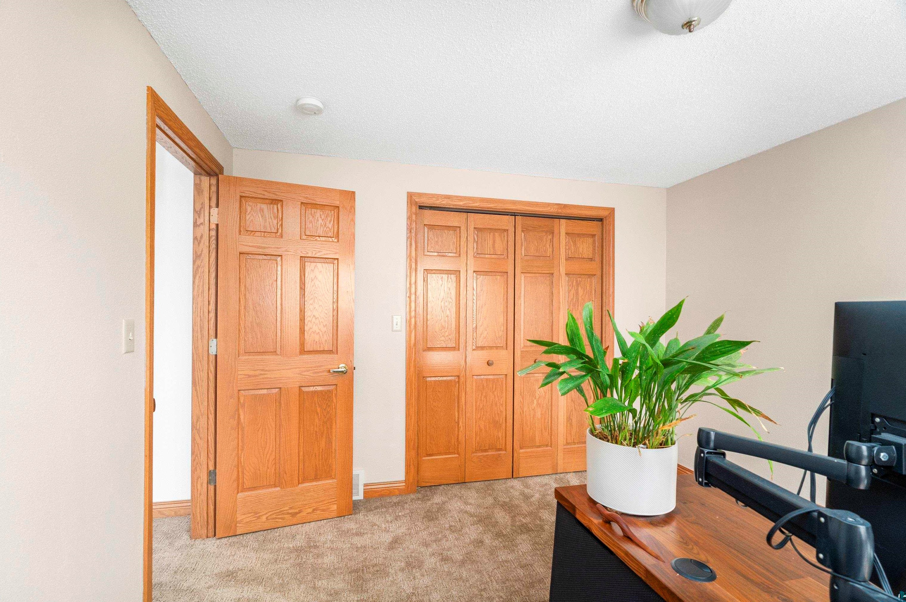 808 Ridgewood Rd, Duluth MN 55804-1733 exterior