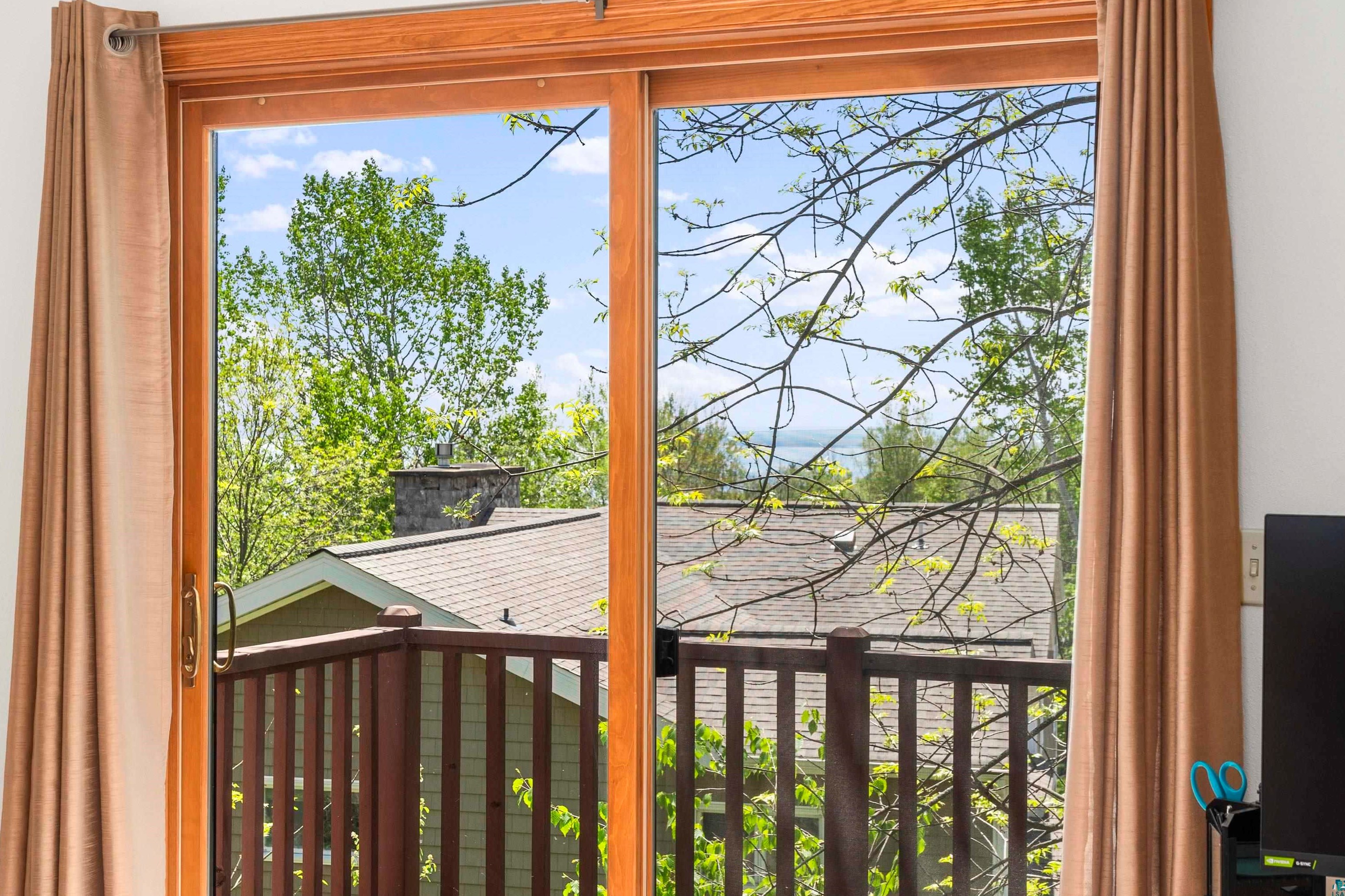 808 Ridgewood Rd, Duluth MN 55804-1733 exterior