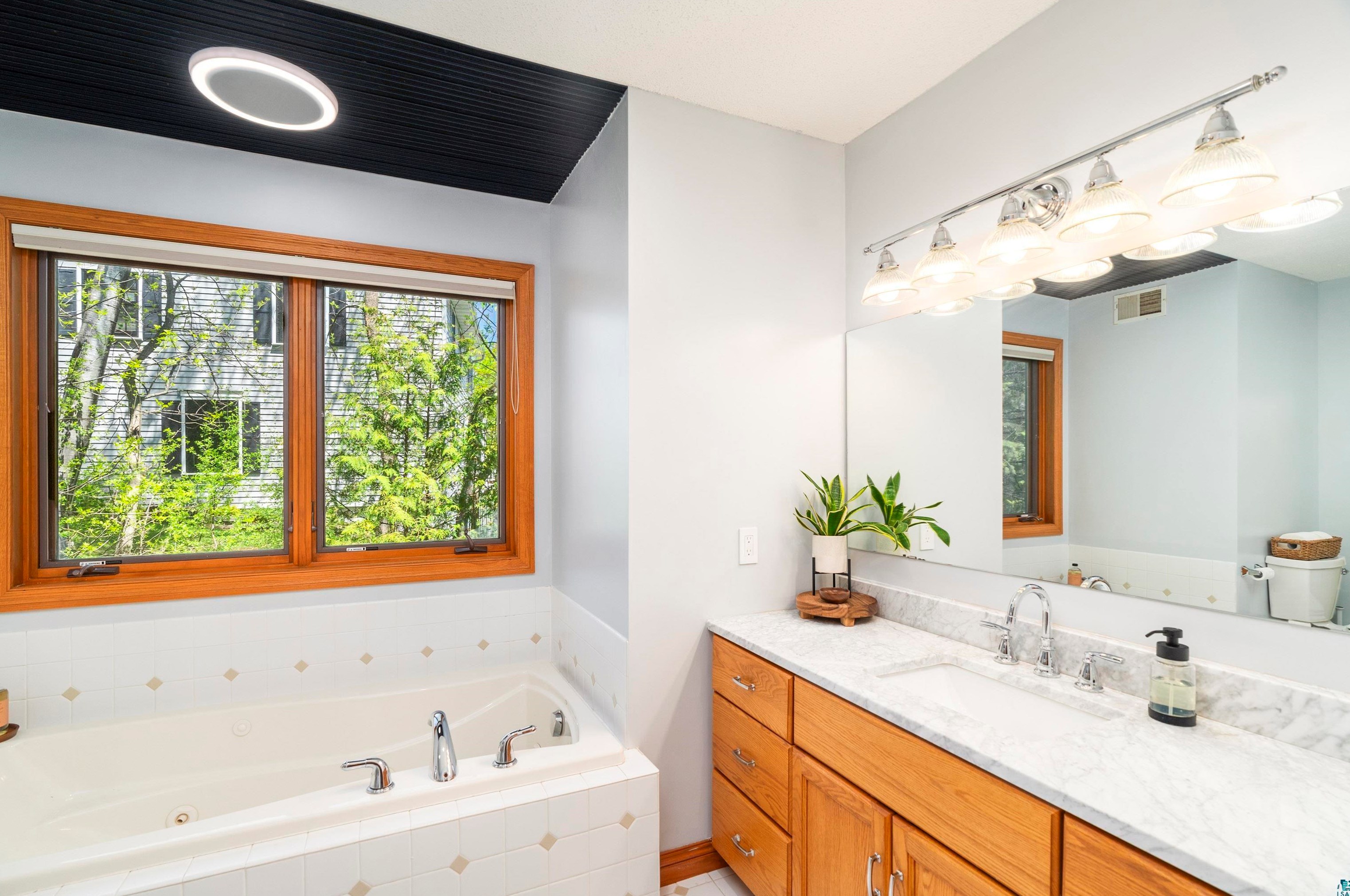 808 Ridgewood Rd, Duluth MN 55804-1733 exterior