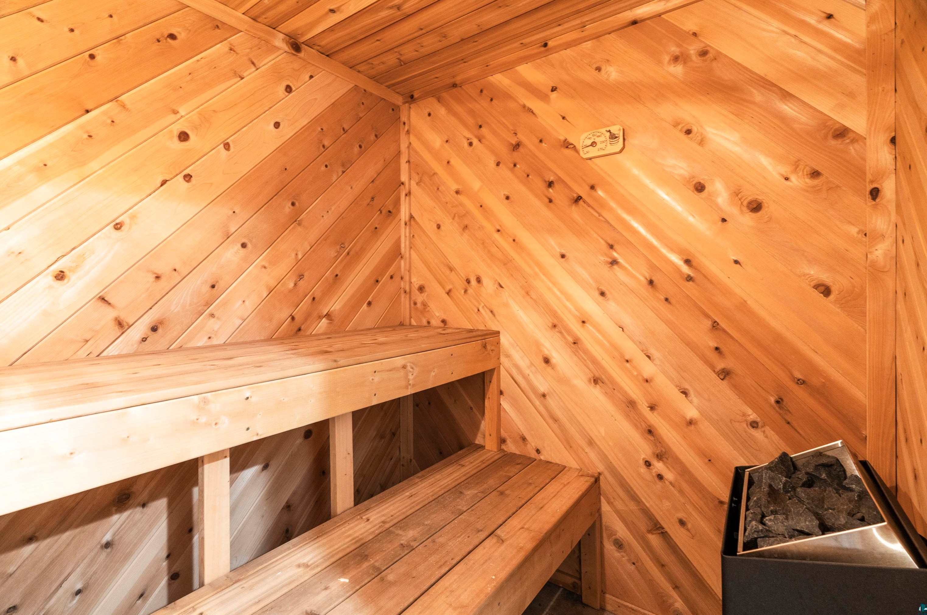 808 Ridgewood Rd, Duluth MN 55804-1733 exterior