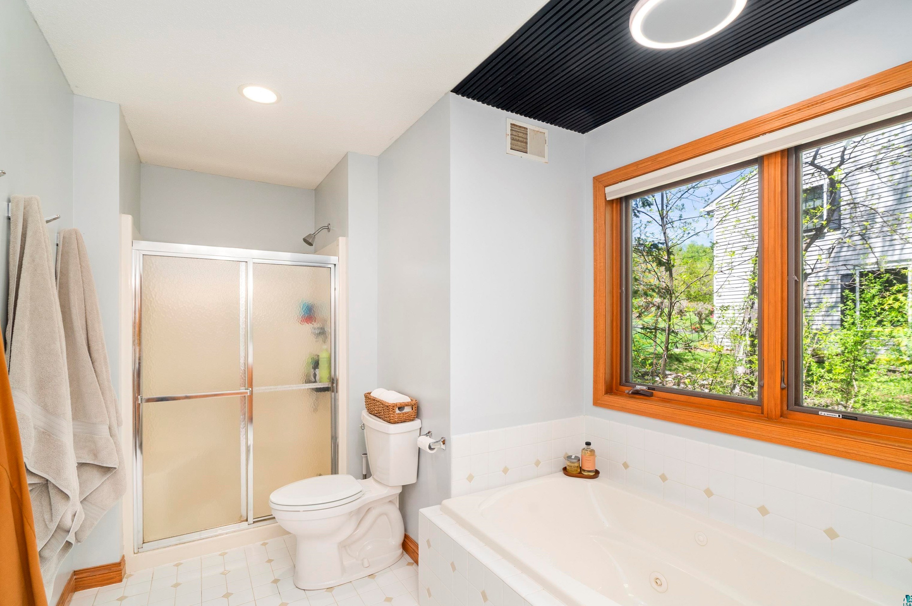 808 Ridgewood Rd, Duluth MN 55804-1733 exterior