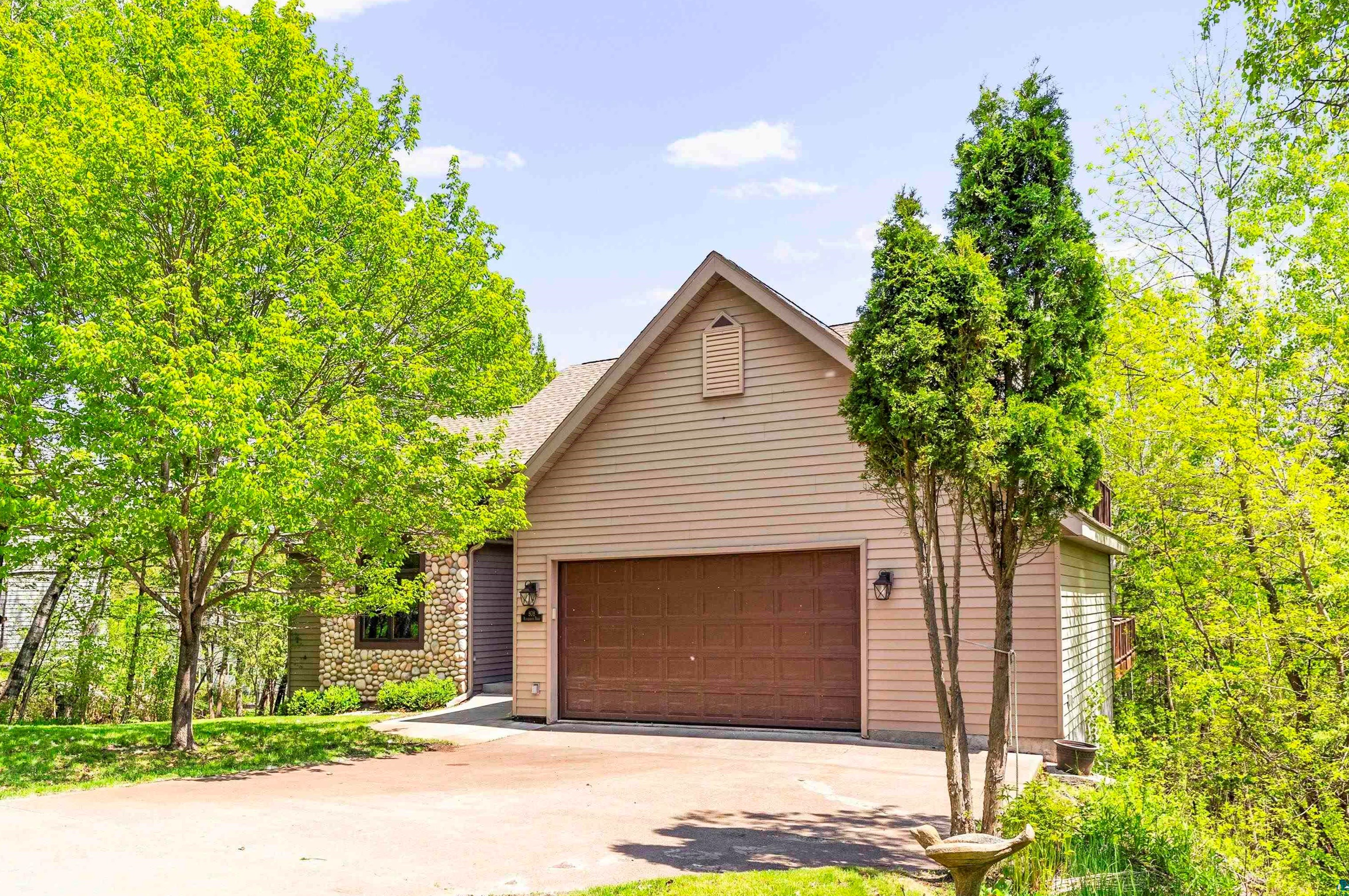 808 Ridgewood Rd, Duluth MN 55804-1733 exterior