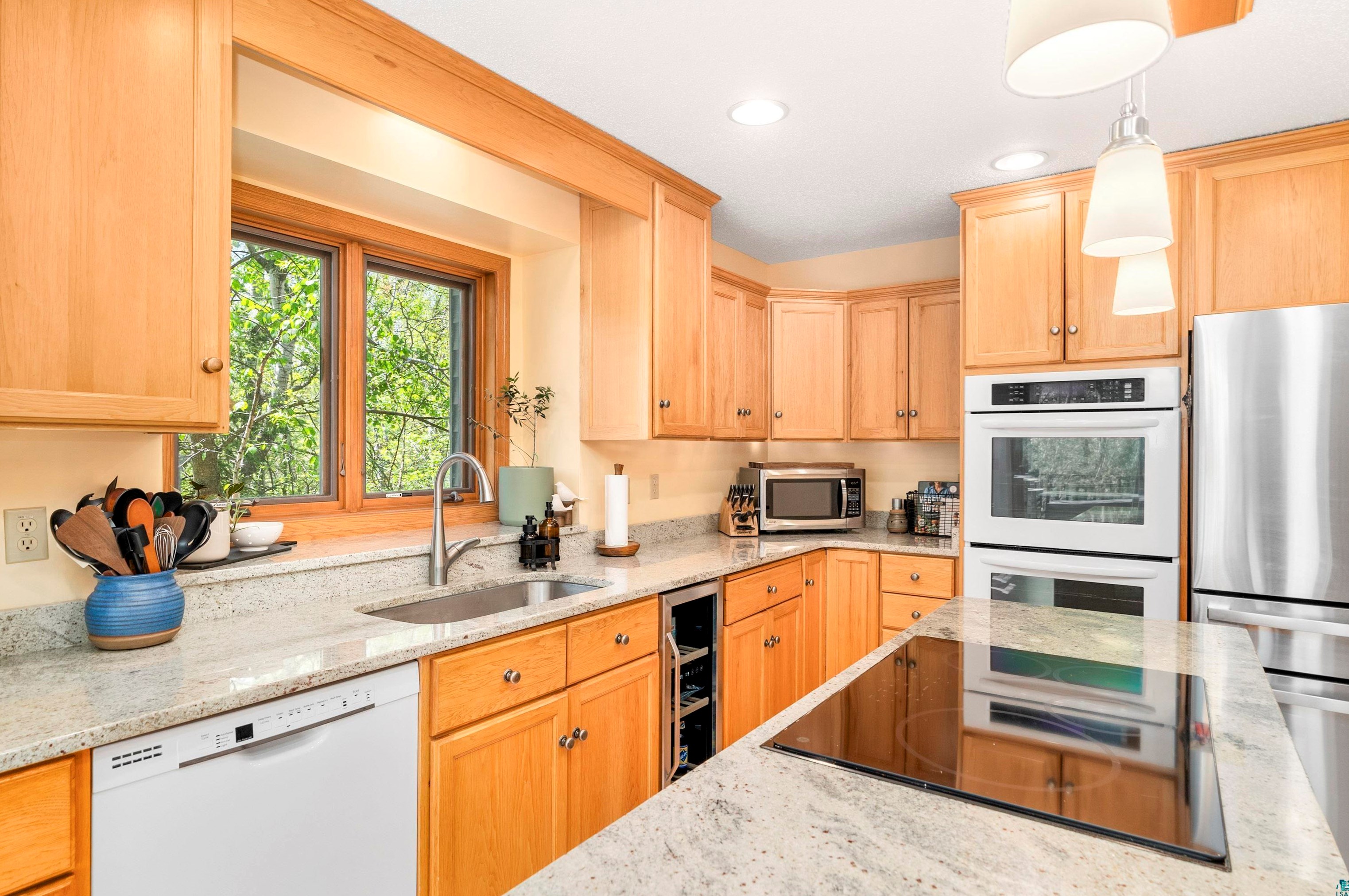 808 Ridgewood Rd, Duluth MN 55804-1733 exterior