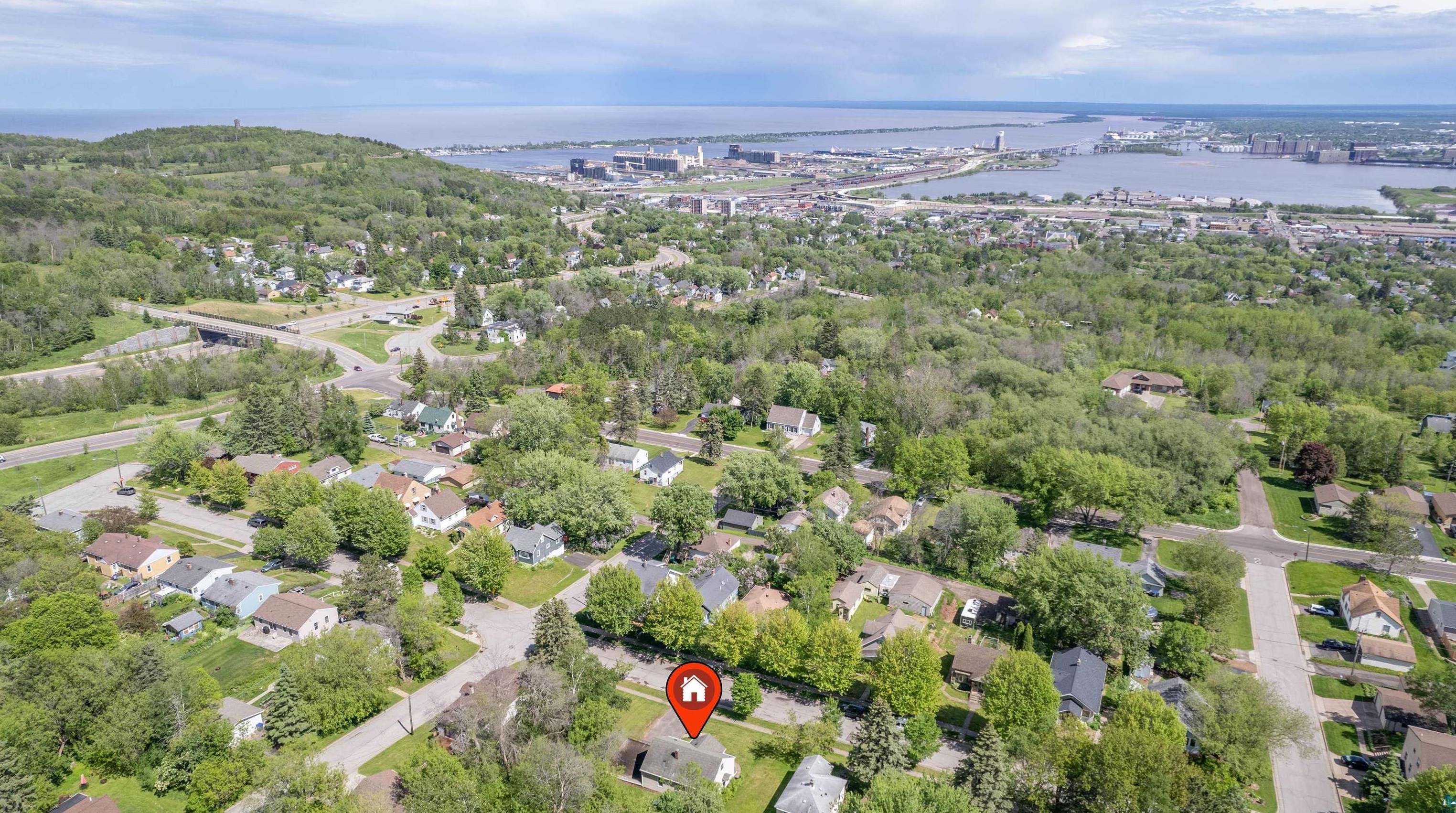 2509 15 St, Duluth MN 55806-1121 exterior