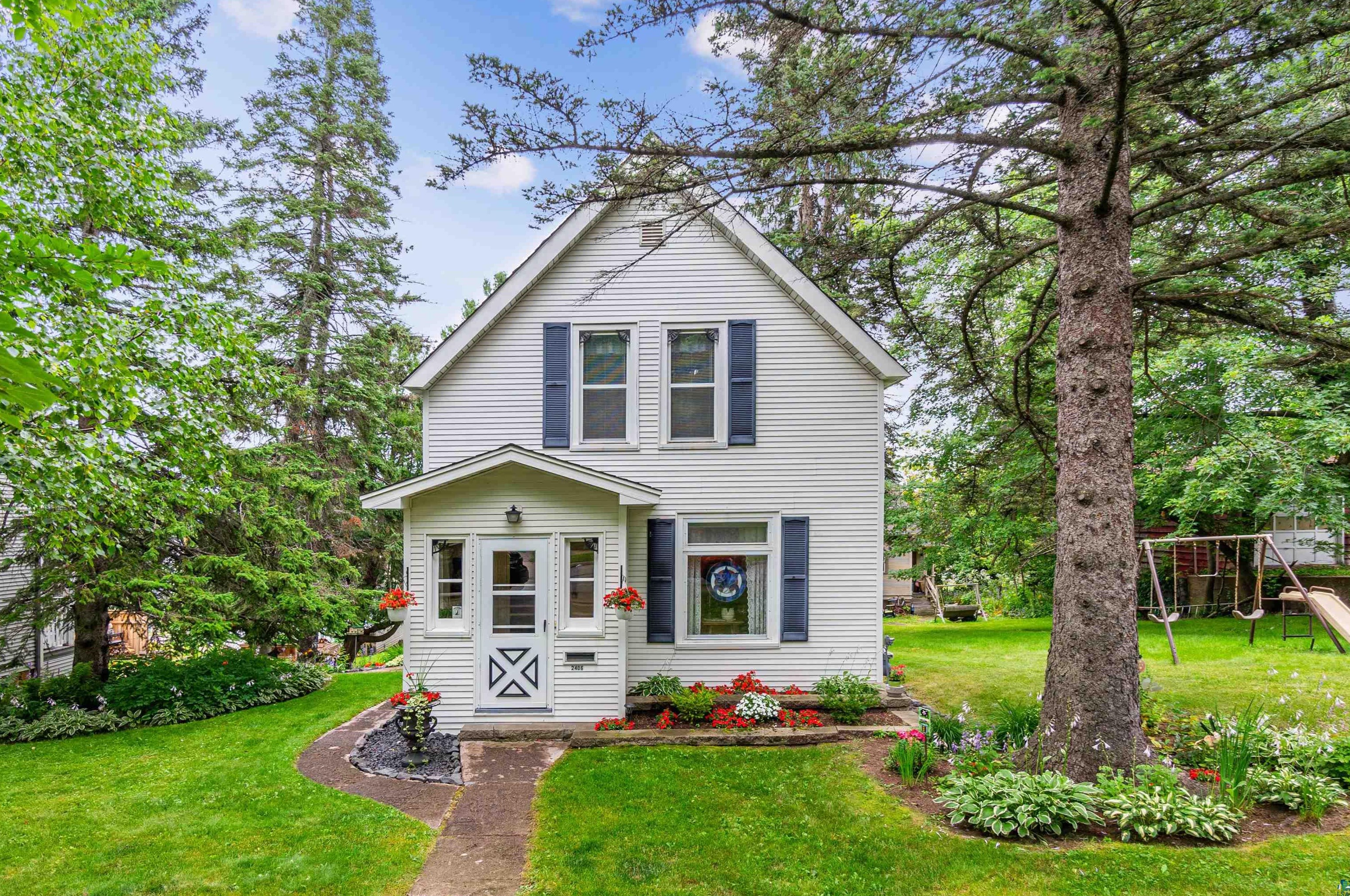 2406 8th St, Duluth MN  55806-1545 exterior