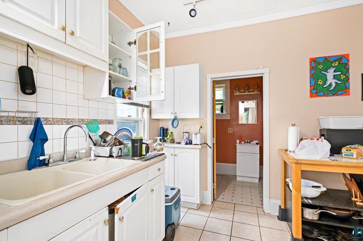 905 4 St, Duluth MN 55805-1730 exterior