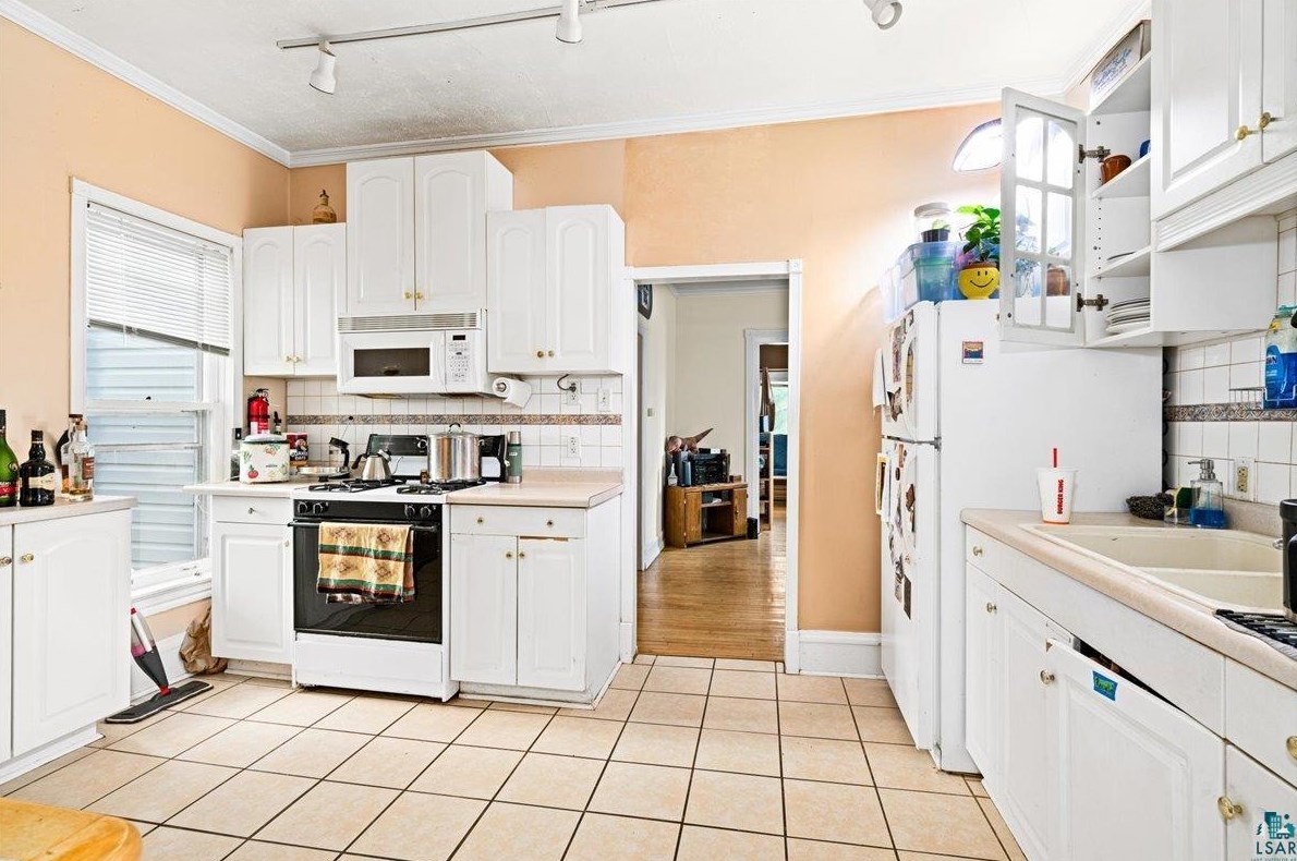 905 4 St, Duluth MN 55805-1730 exterior