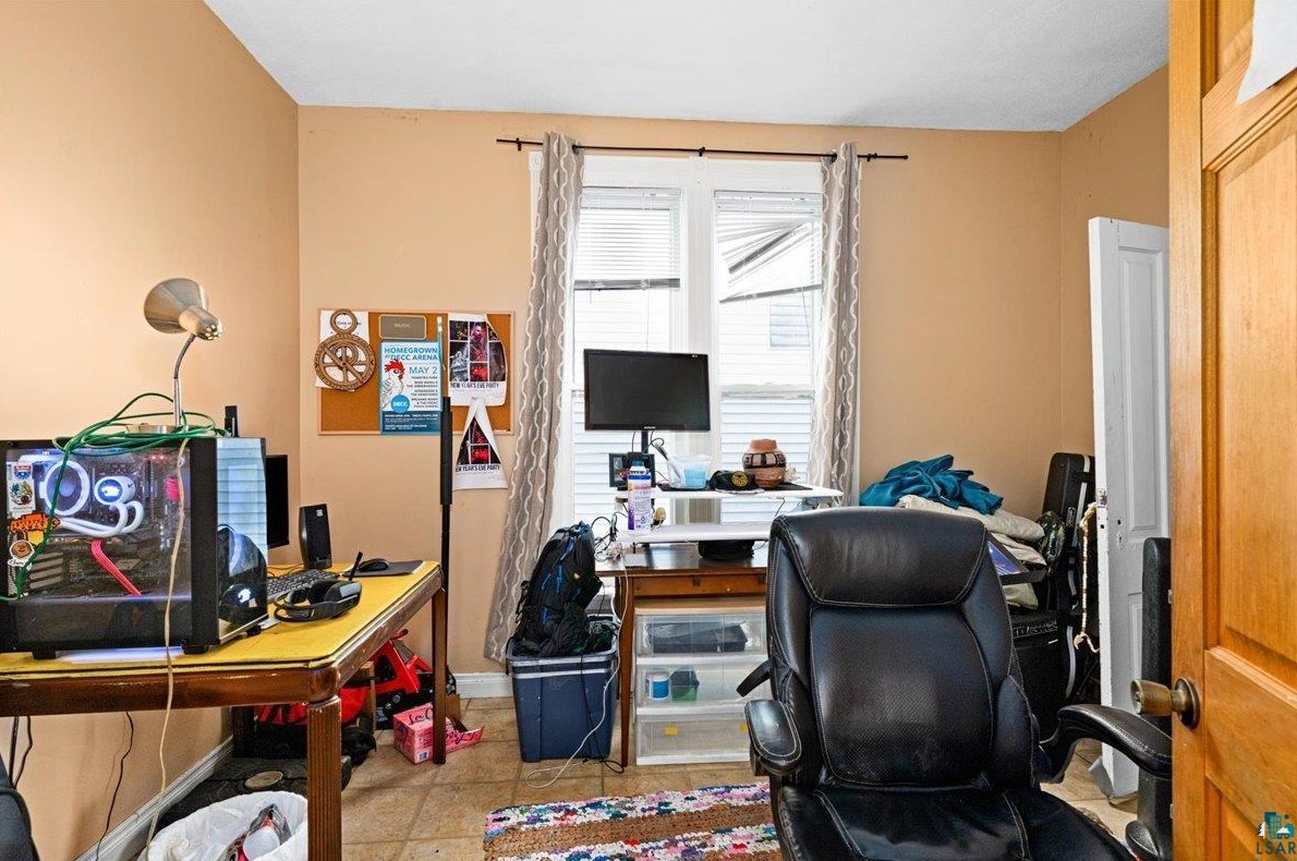 905 4 St, Duluth MN 55805-1730 exterior