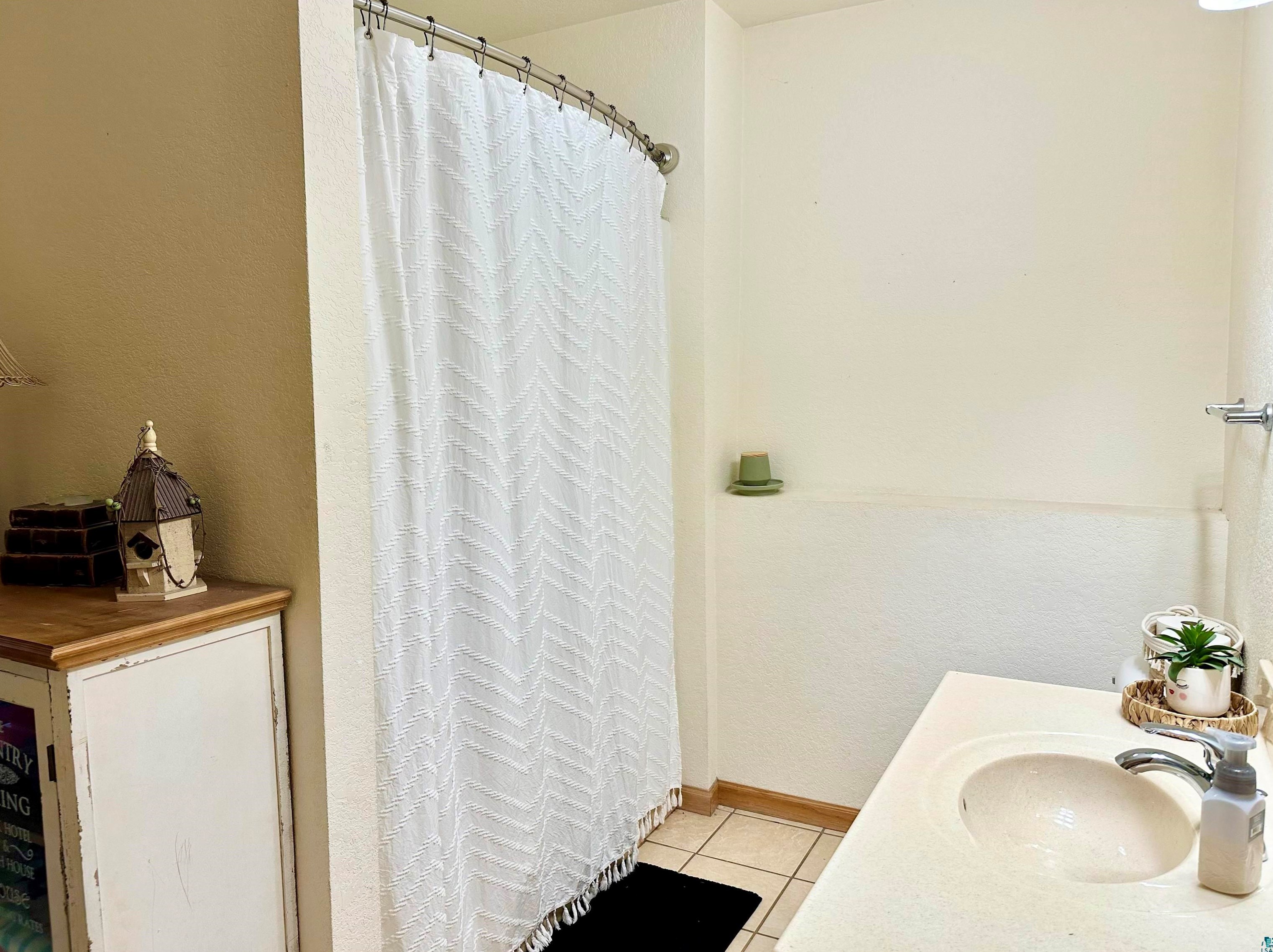 901 6 St, Duluth MN 55806-2303 exterior