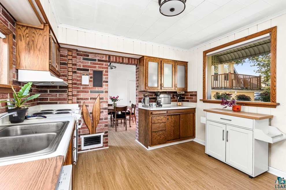 2411 6 St, Duluth MN 55810-2240 exterior