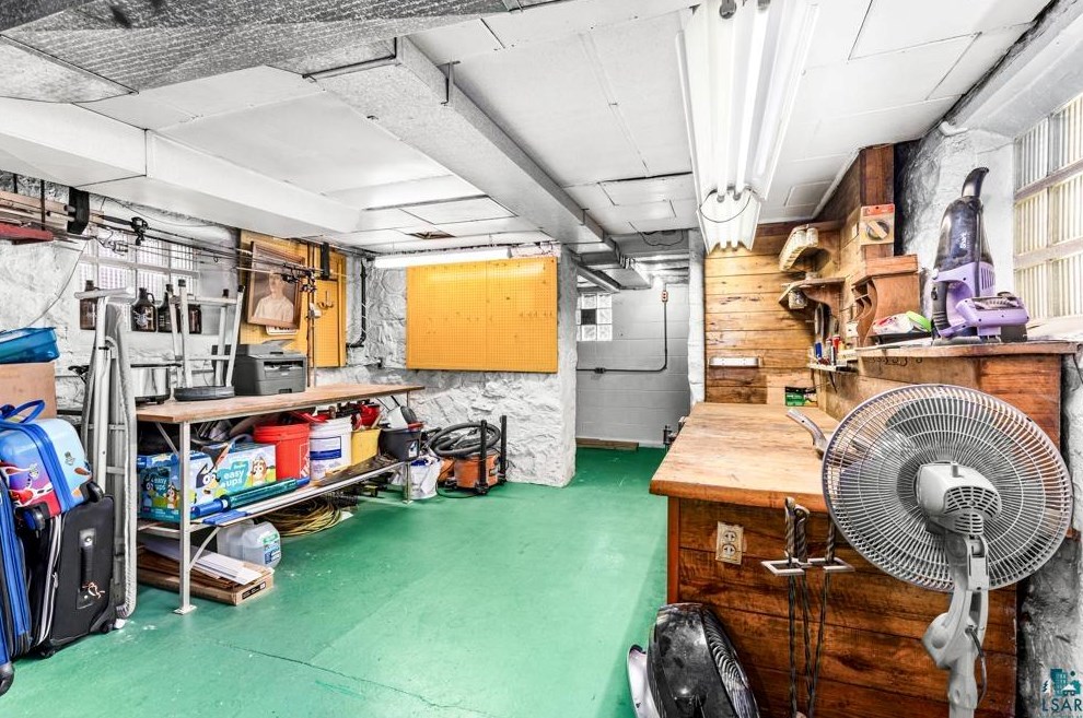 2411 6 St, Duluth MN 55810-2240 exterior