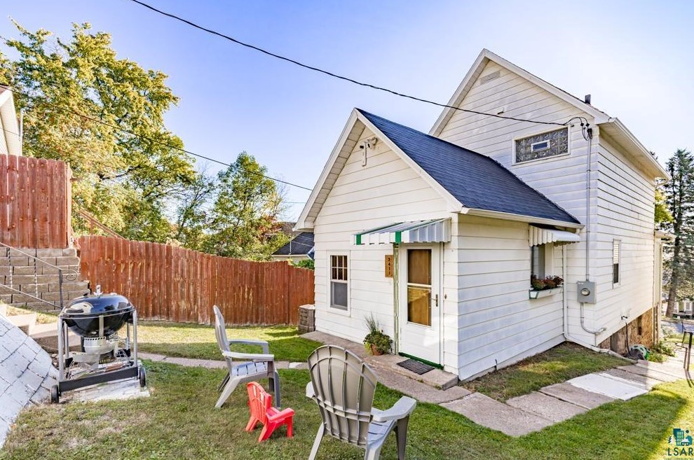 2411 6 St, Duluth MN 55810-2240 exterior