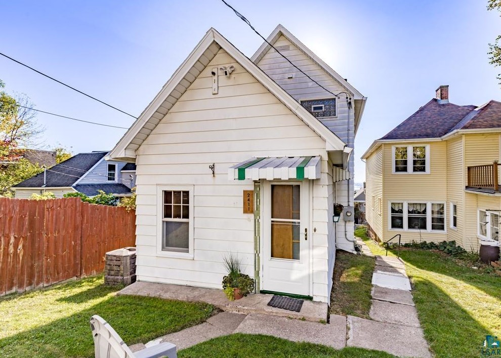 2411 6 St, Duluth MN 55810-2240 exterior