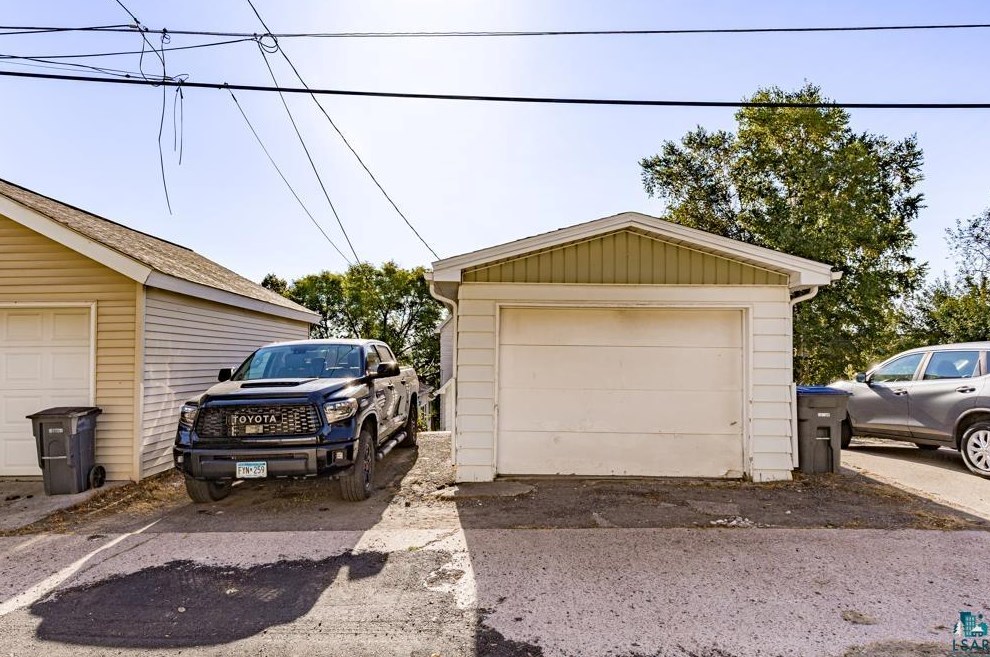 2411 6 St, Duluth MN 55810-2240 exterior