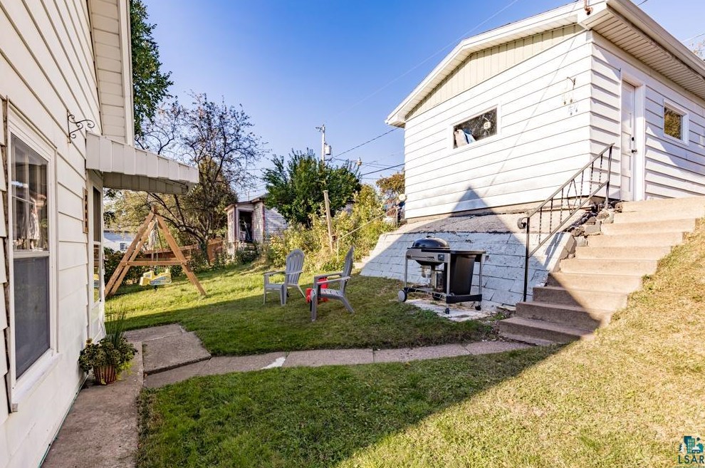 2411 6 St, Duluth MN 55810-2240 exterior