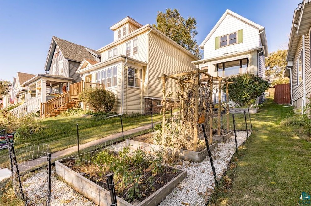 2411 6 St, Duluth MN 55810-2240 exterior