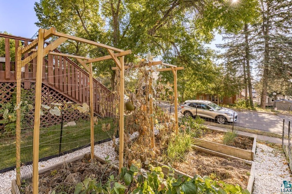 2411 6 St, Duluth MN 55810-2240 exterior