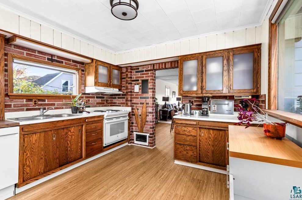 2411 6 St, Duluth MN 55810-2240 exterior