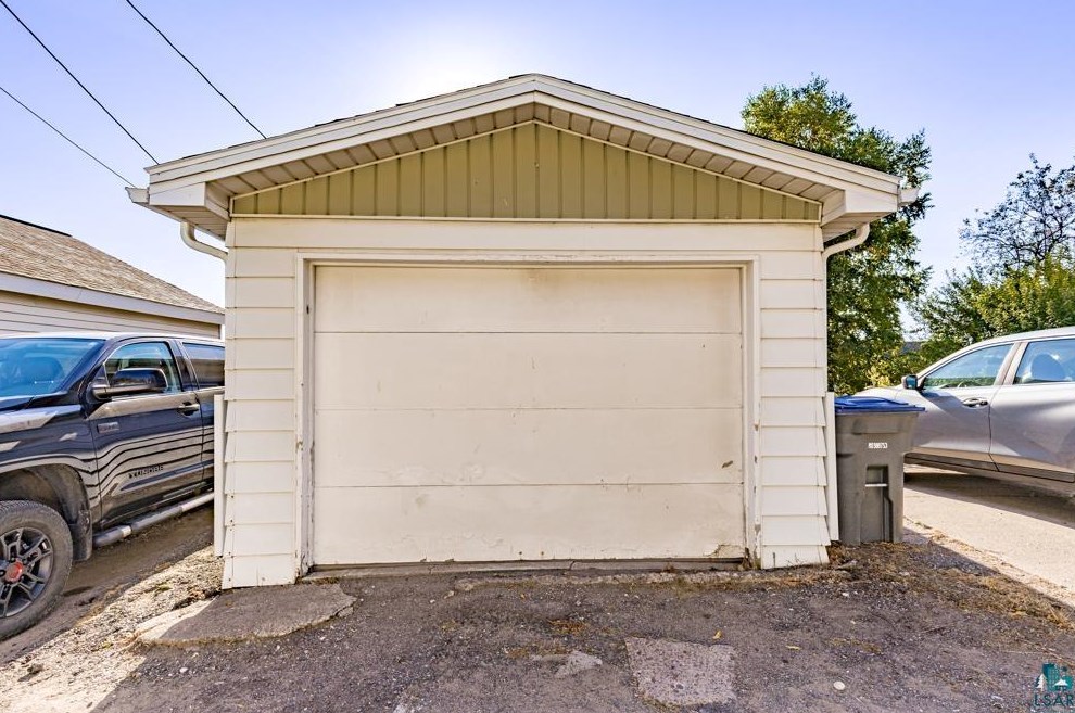 2411 6 St, Duluth MN 55810-2240 exterior