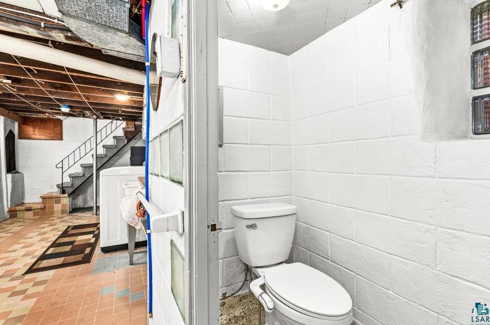 2411 6 St, Duluth MN 55810-2240 exterior