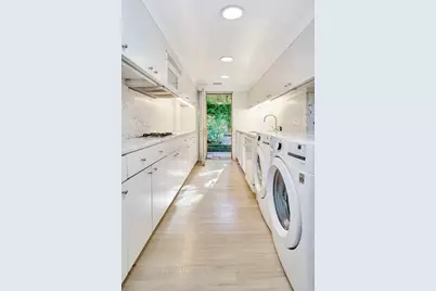 453 W 24th Street, New York City, NY 10011 - Photo 23