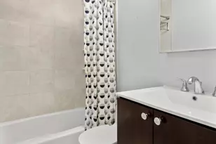 315 W 70th St, New York City, NY 10023 - Photo 9