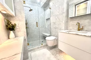 140 W 58th St, New York City, NY 10019 - Photo 7