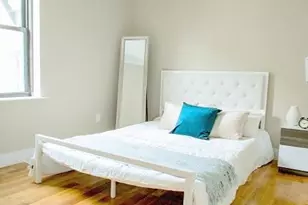 21-48 35th St, New York City, NY 11105 - Photo 3