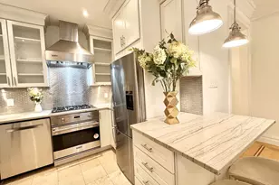 140 W 58th St, New York City, NY 10019 - Photo 3