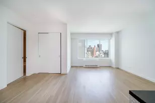 321 W 37th St, New York City, NY 10018 - Photo 3