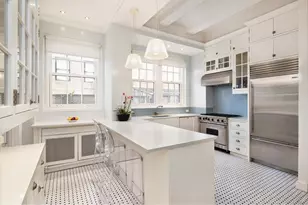 2 E 70th St, New York City, NY 10021 - Photo 5
