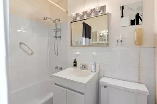 360 E 72nd St, New York City, NY 10021 - Photo 5