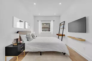 41-13 39th Pl, New York City, NY 11104 - Photo 3