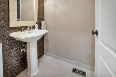 5 Boulevard, New York City, NY 11357 - Photo 19